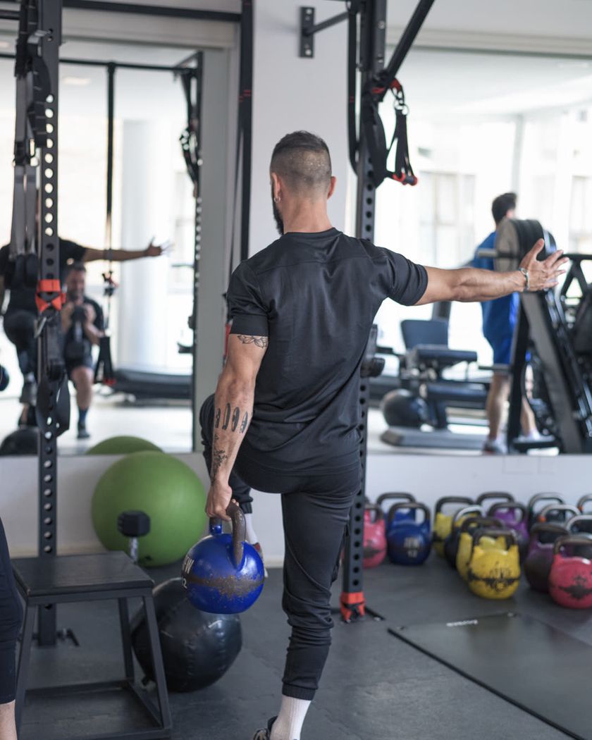 Trabajo de equilibrio y fuerza con kettlebell
